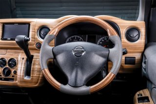 茶木目ステアリング NV350 E26 キャラバン 後期 - WANGAN357