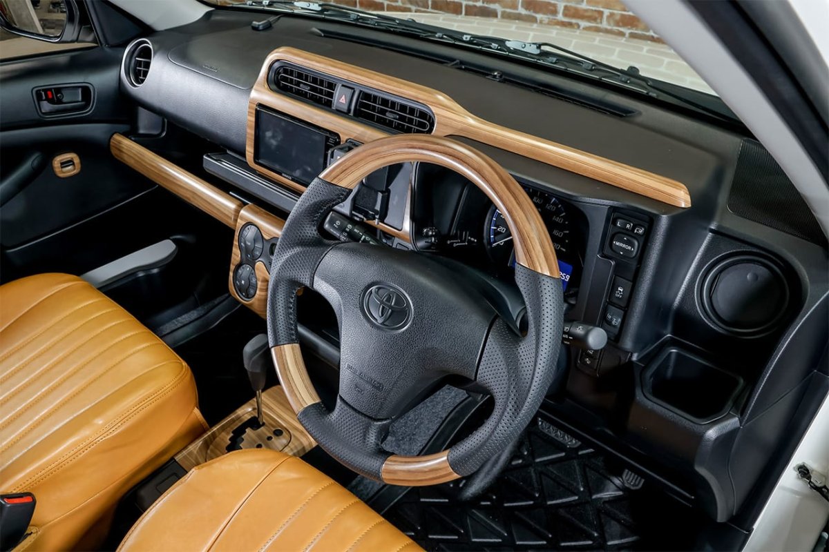 画像2: マット木目ウッド　ステアリング (2)